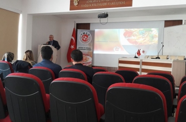 Abdülkadir KÜLAHÇIOĞLU Ankara Üniversitesi Beslenme ve Diyetetik  Bölümü öğrencilerine 'Makarna'nın hikayesini' anlattı.